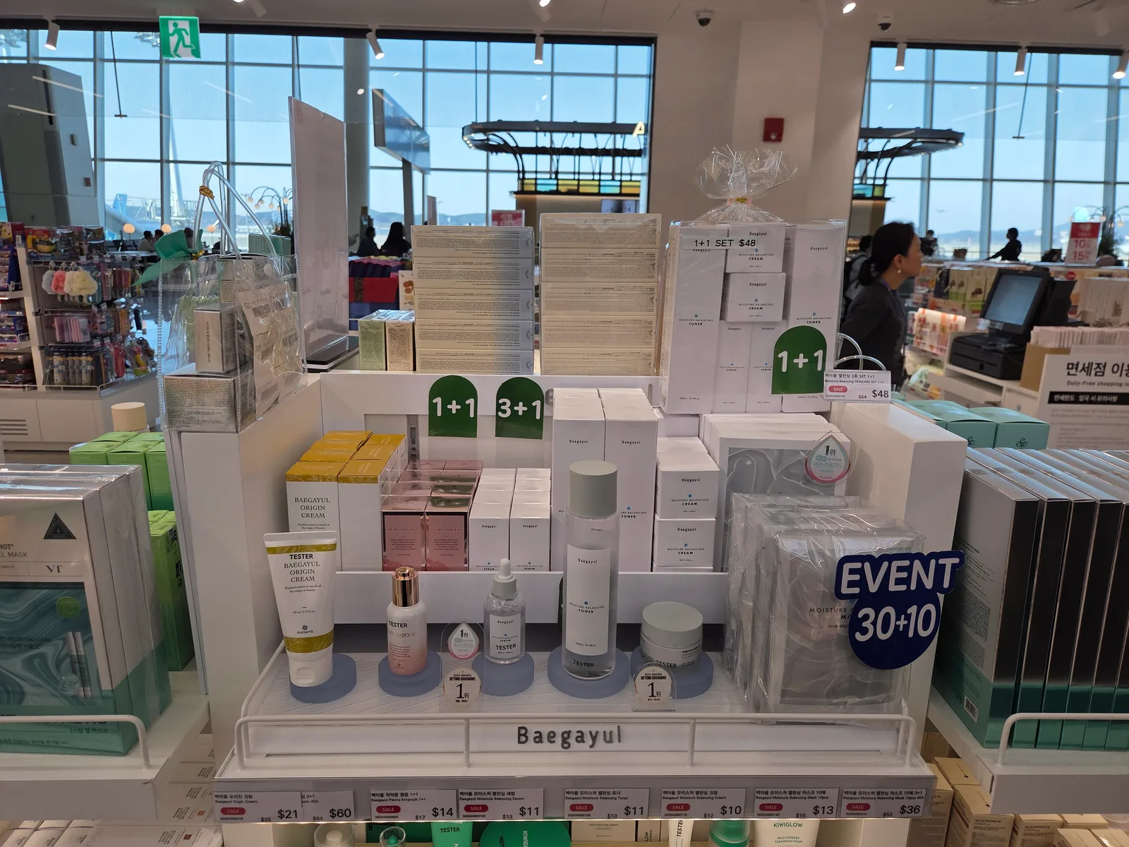 A Baegayul duty-free display at Incheon Airport Terminal 2